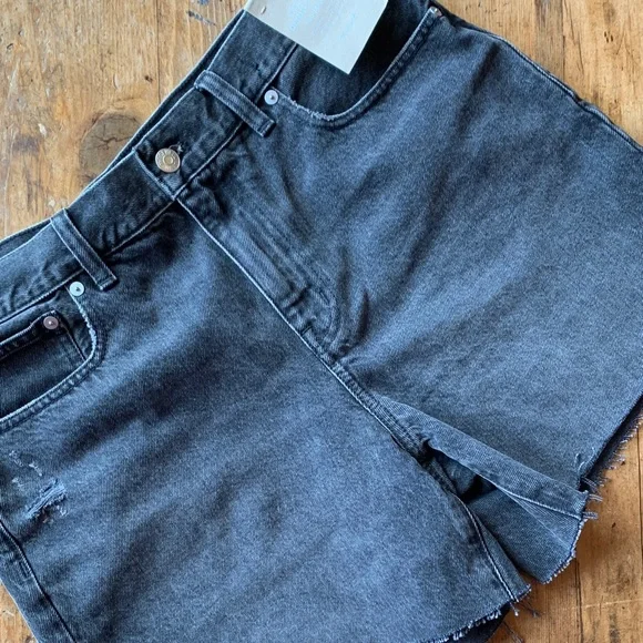 Madewell Black Relaxed Denim Shorts - Picture 14 of 16